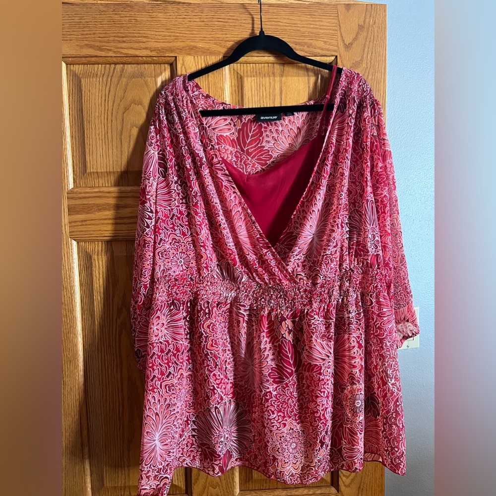 Avenue 2 piece shirt red plus size 26/28
